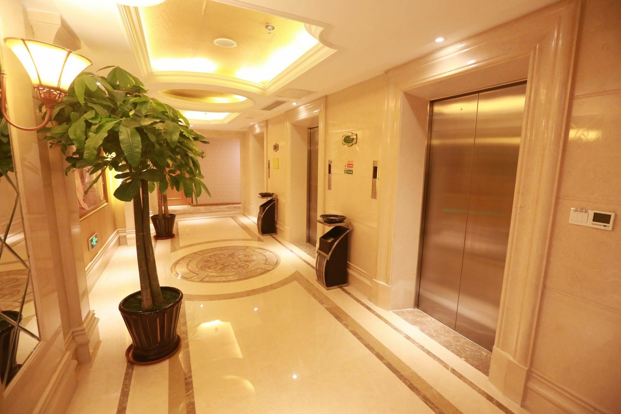 Vienna International Hotel Shenyang Railway Station Esterno foto